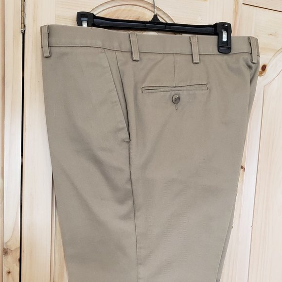 Dockers Flat Front Casual Fit Khaki Pant W40 L29 - Picture 3 of 7